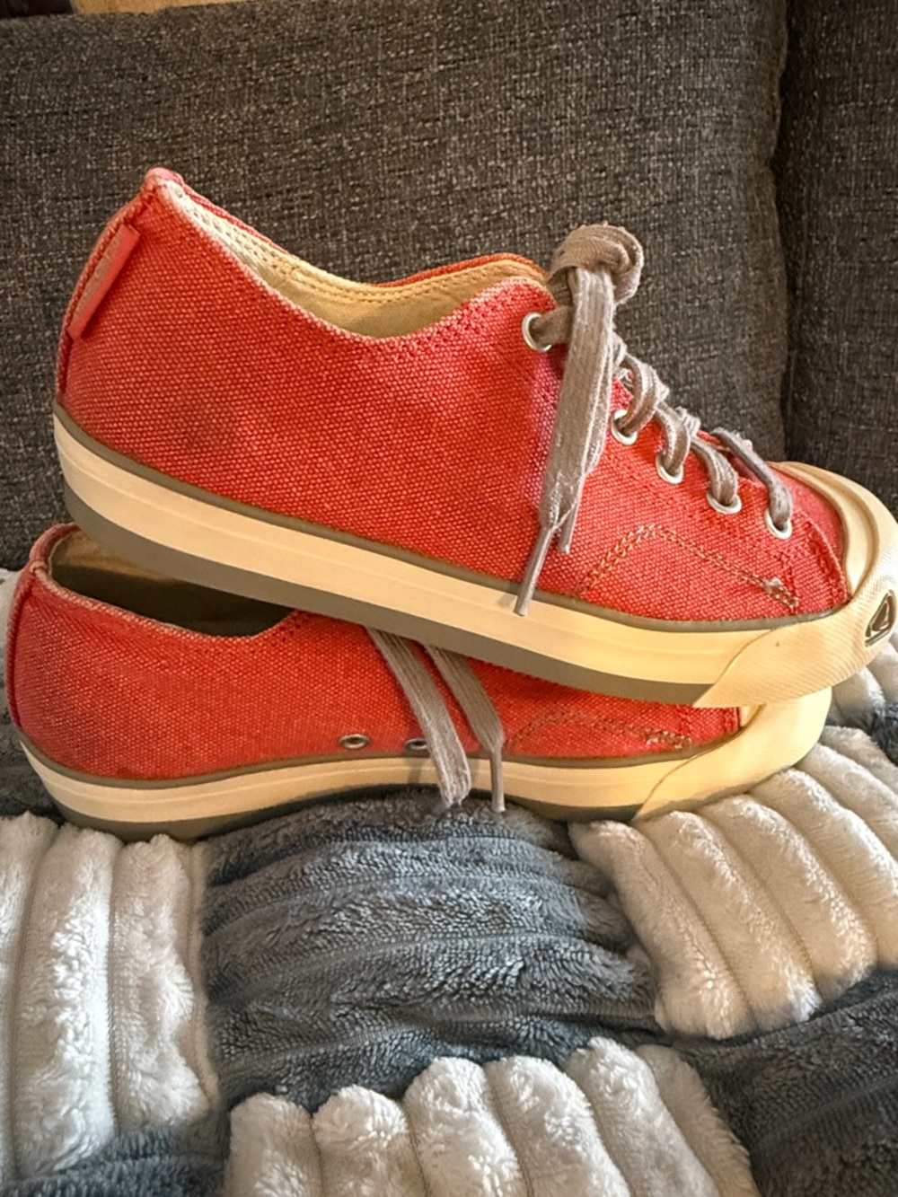 Keen Canvas Sneakers with Gray Laces - Picture 5 of 12